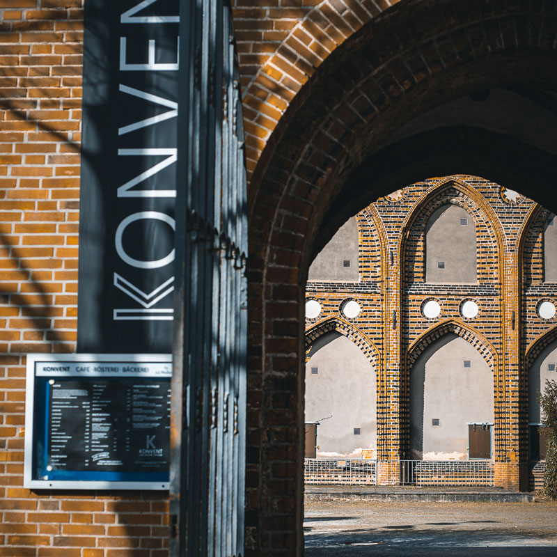 Außenbereich des Konvent Cafés am Dom in Lübeck