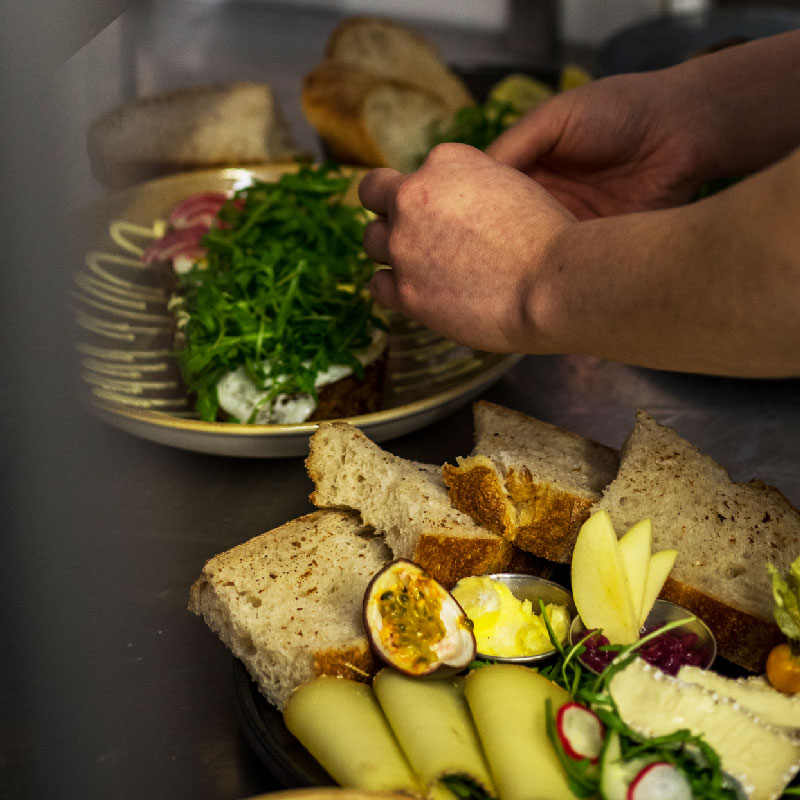 Gemütliches Frühstück im Konvent Café in der Lübecker Altstadt